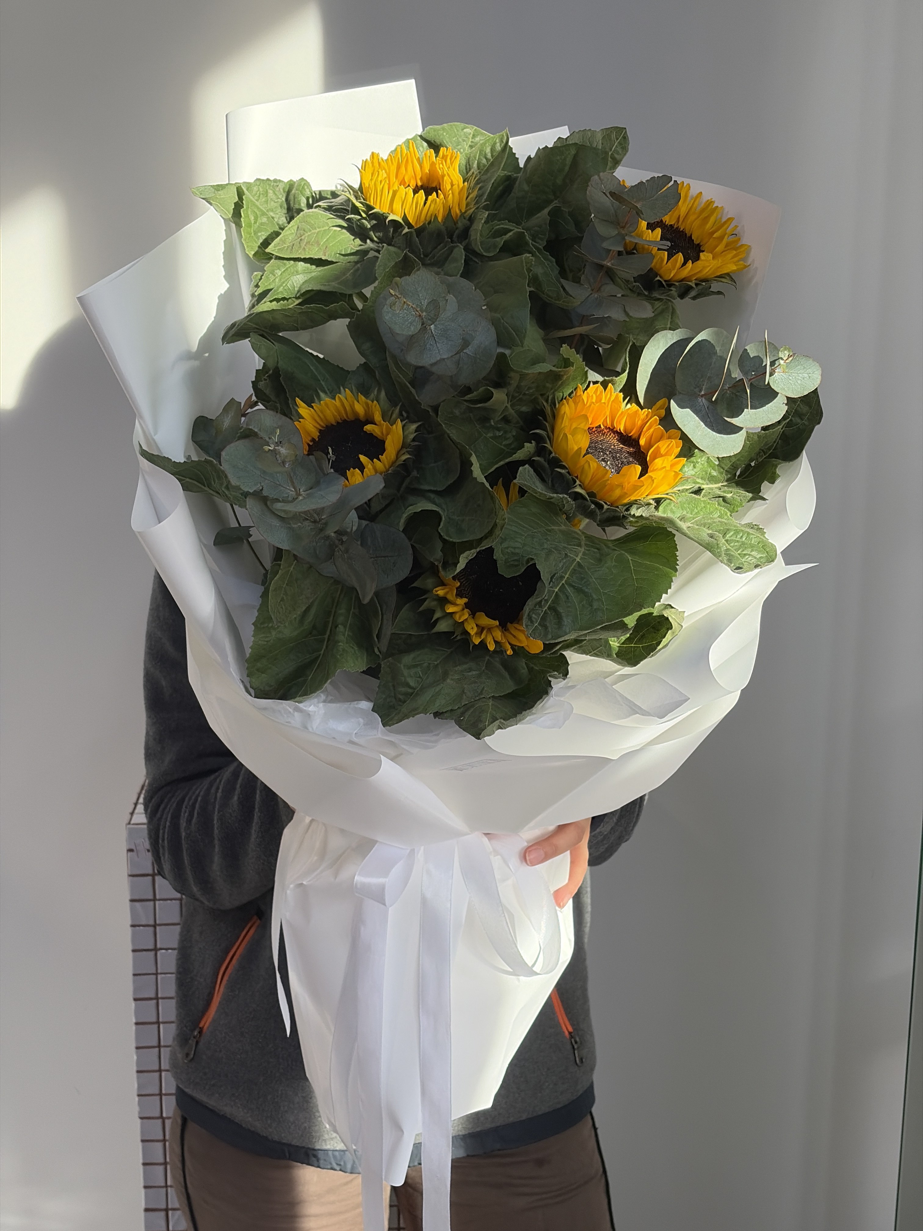 Солнечный букет с подсолнухами с доставкой по Астане