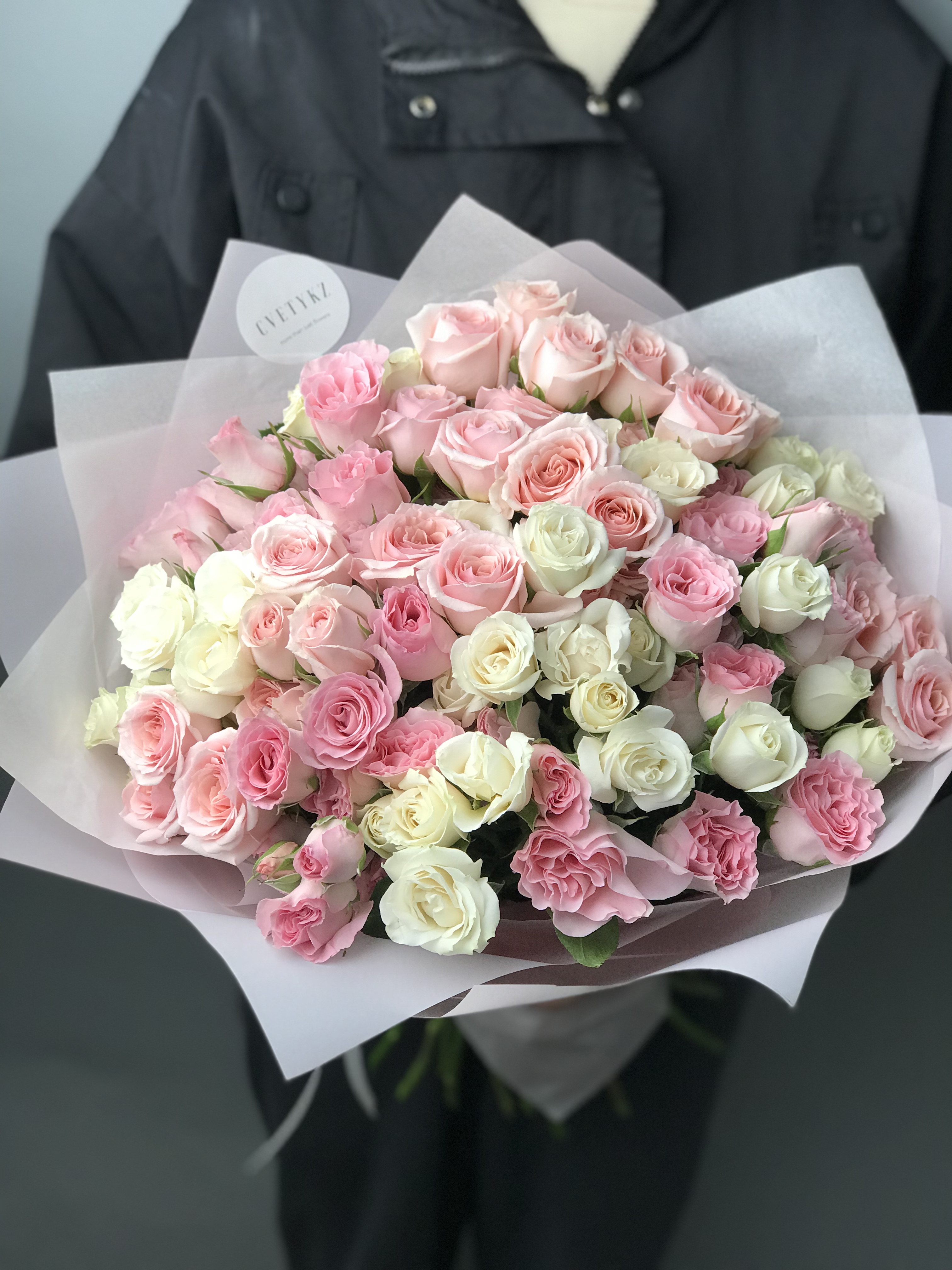 Bouquet of Spray roses 25 pieces flowers delivered to Astana