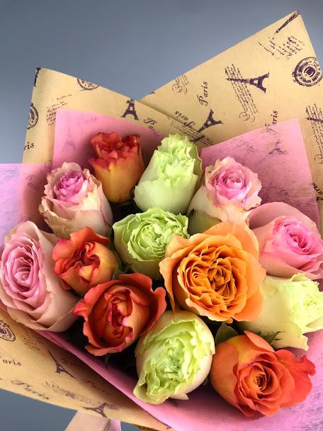 Mixed bouquet of roses Paris
