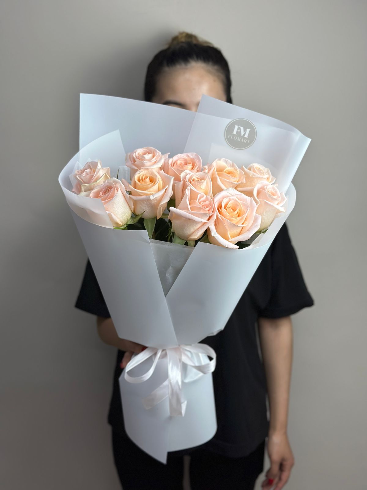 Bouquet of 11 peach roses (50 cm) flowers delivered to Astana