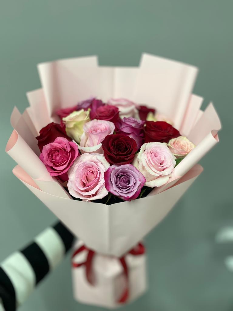 Bouquet of 15 mix roses flowers delivered to Aktau