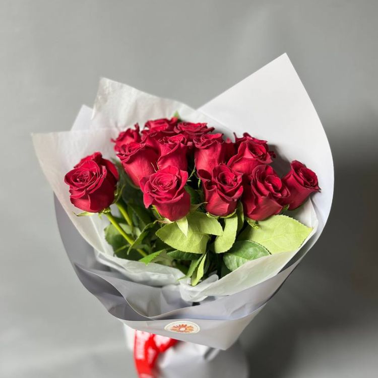Букет из 15 красных Голландских роз  с доставкой по Алматы