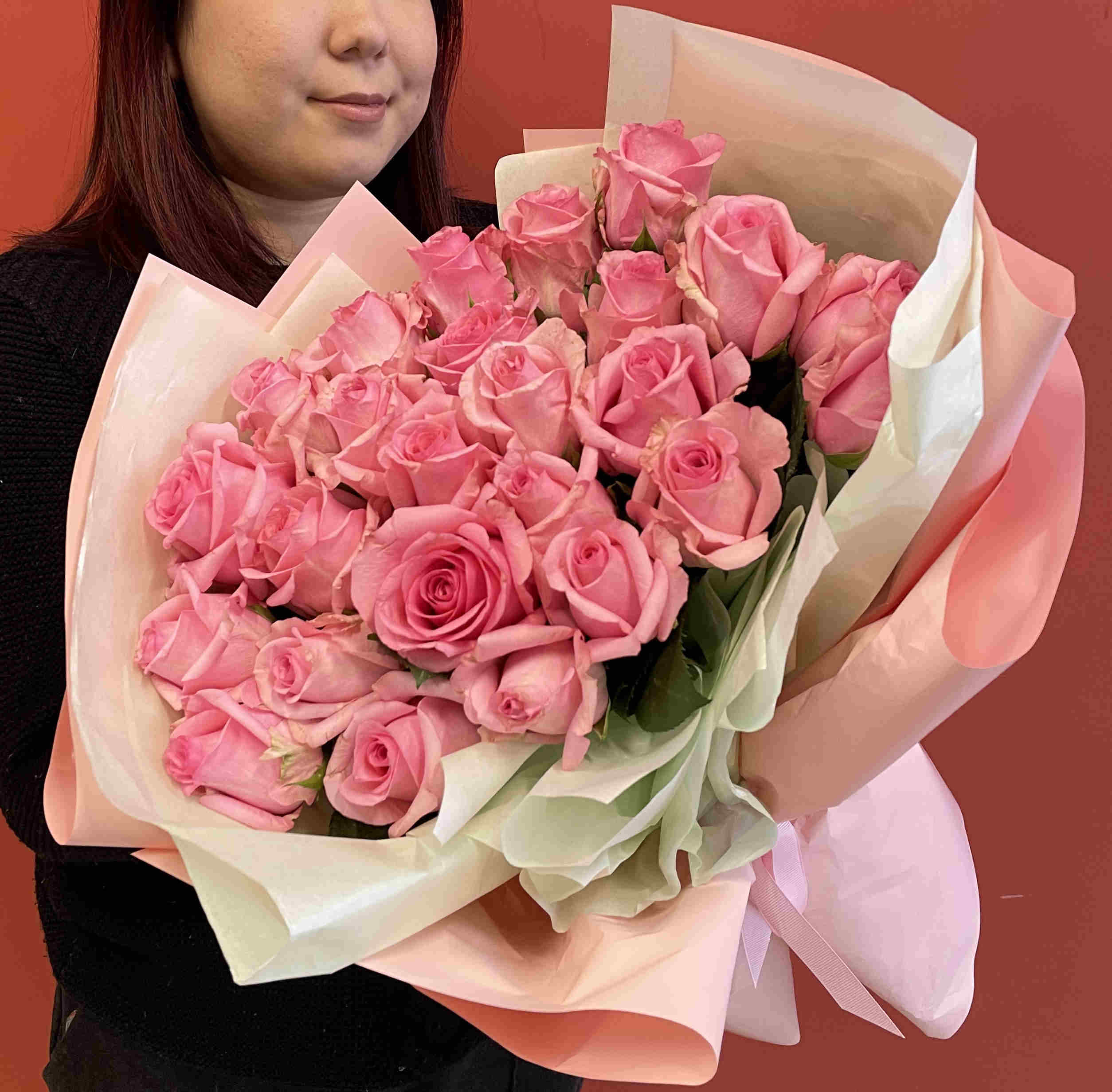 Bouquet of Mono bouquet of 25 delicate roses flowers delivered to Astana