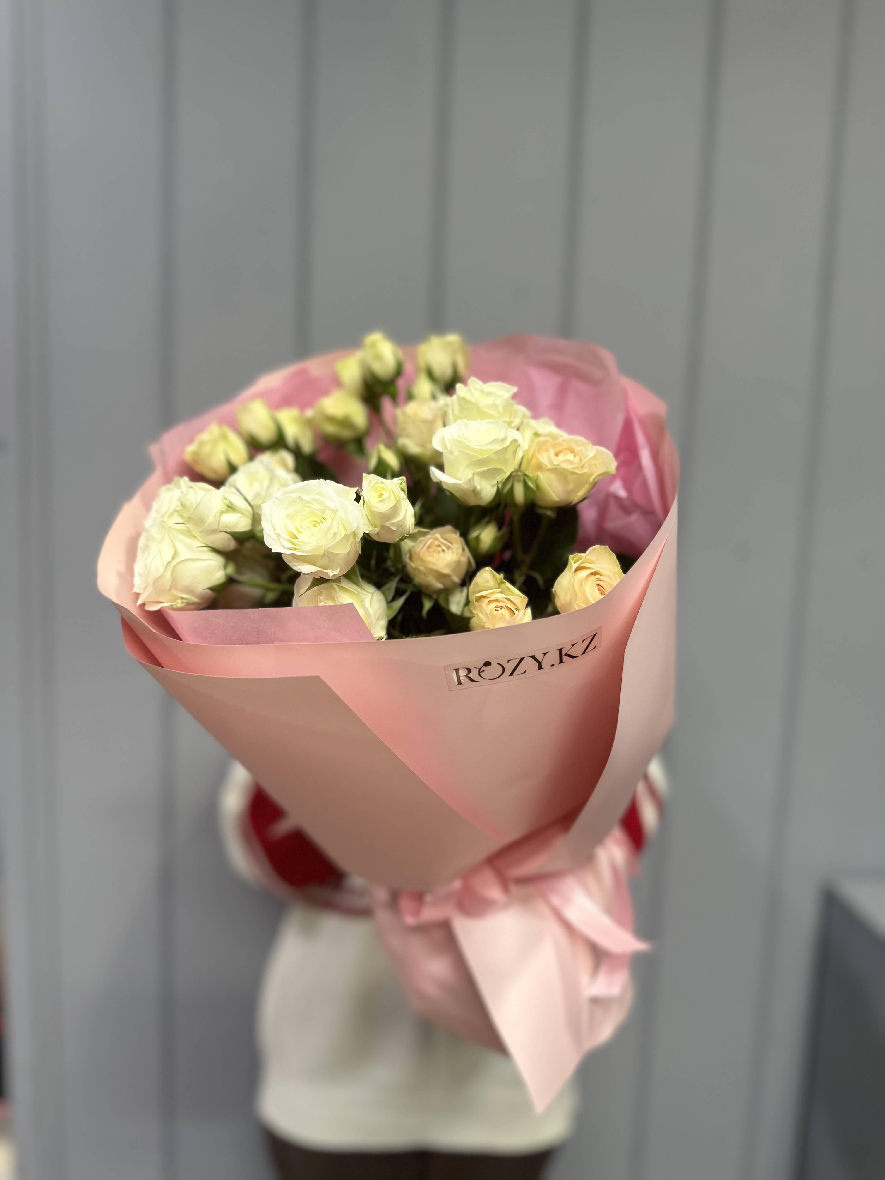 Букет из кустовых роз с доставкой по Астане