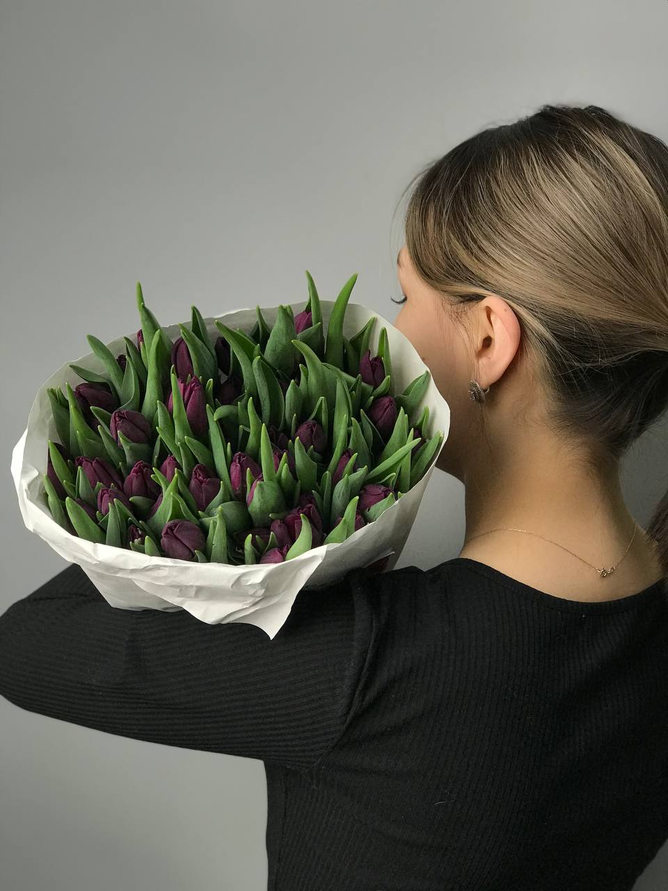 Фиолетовые тюльпаны Оптом 50 шт с доставкой по Астане