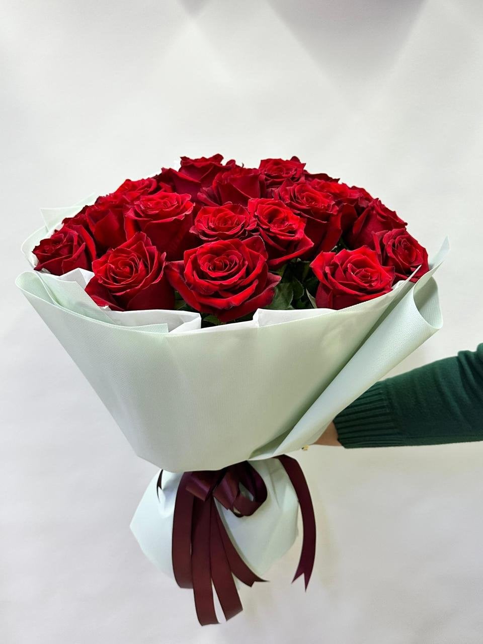 Классическая страсть: букет из красных роз с доставкой по Астане