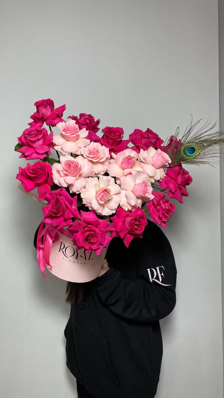 Коробка из французских роз  с доставкой по Усть-Каменогорске
