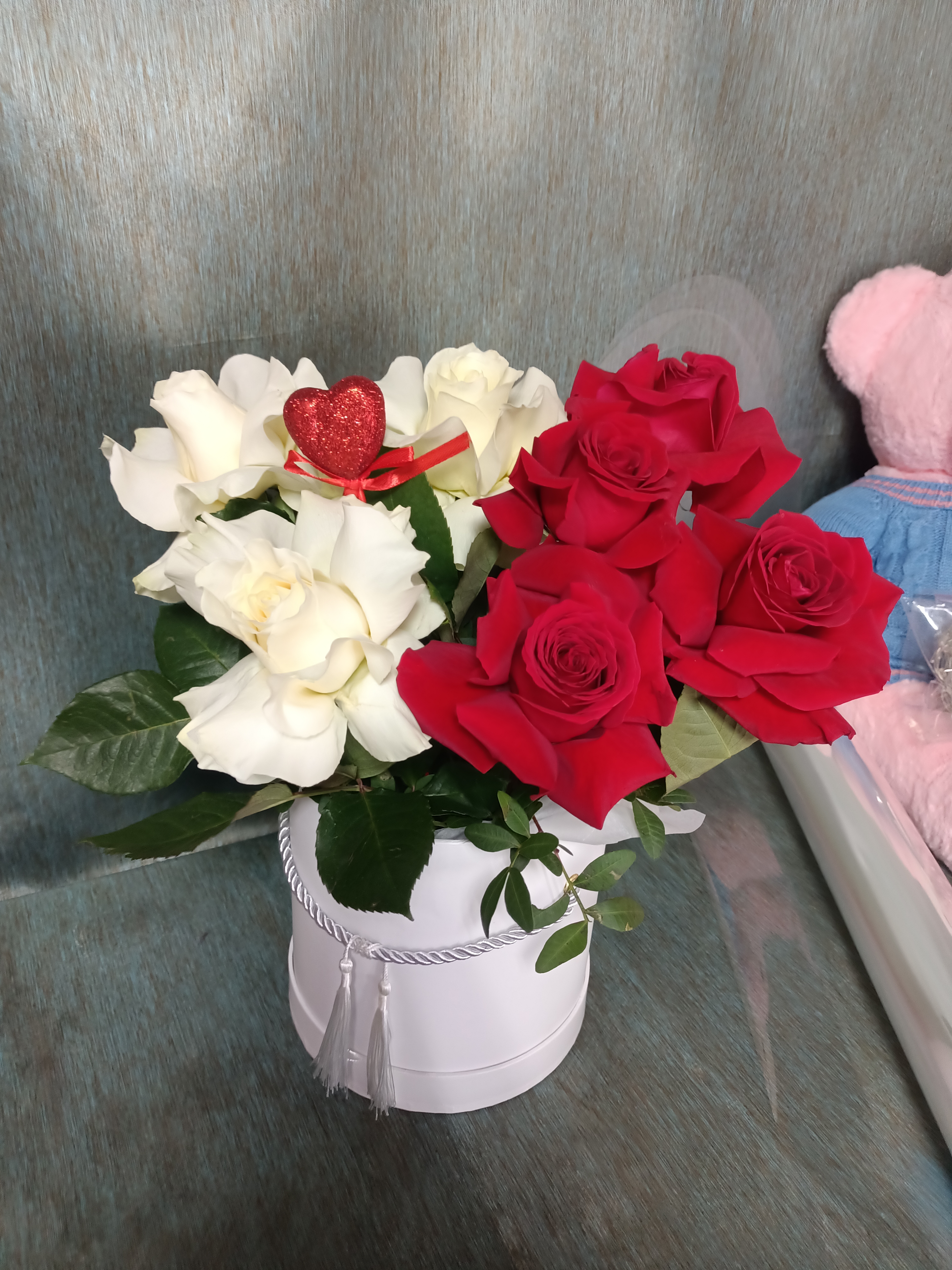 Bouquet of rose box flowers delivered to Kostanay.