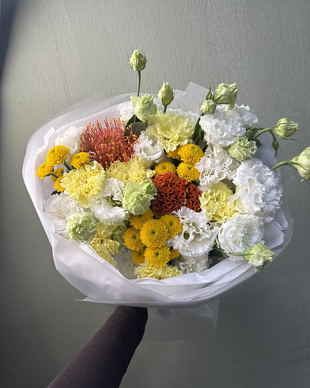 Белый букет из эустом и гвоздик with delivery to Astana