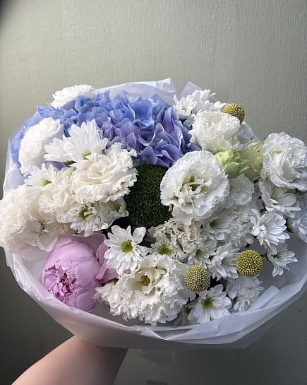 Небесная гортензия с пионами with delivery to Астане
