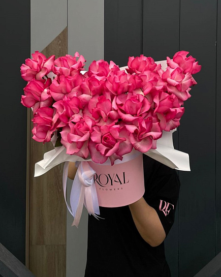 Bouquet of 19 roses in a medium box flowers delivered to Taraz