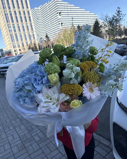 Яркий микс с гортензией и дельфиниумом с доставкой по Астане