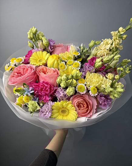 Яркий микс из пионовидных роз и гербер с доставкой по Астане