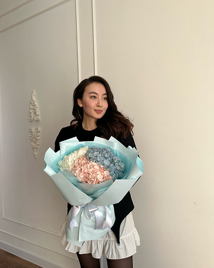 Bouquet of Mono bouquet of royal flowers delivered to Shymkent
