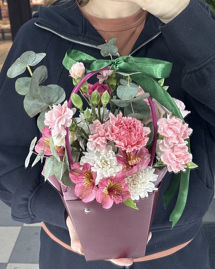 Розовое очарование в стильной сумочке с доставкой по Астане