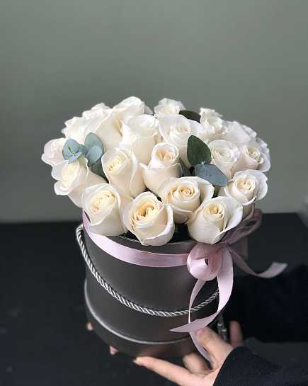 Шляпная коробочка с розами с доставкой по Астане