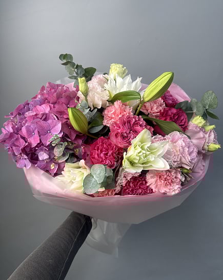 Розовое очарование с гортензией и лилиями с доставкой по Астане