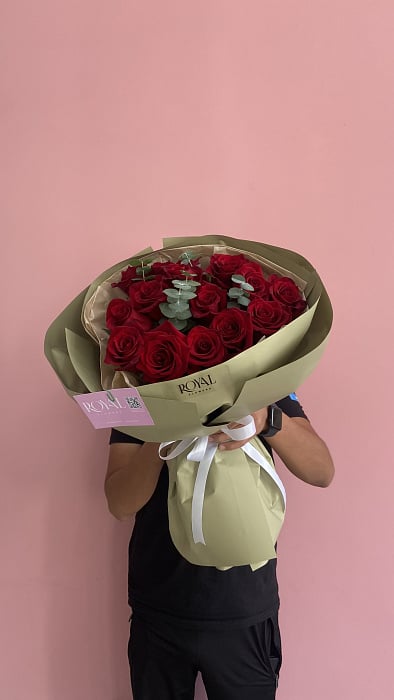 Букет из 15 роз с эвкалиптом  - купить в Astana с доставкой