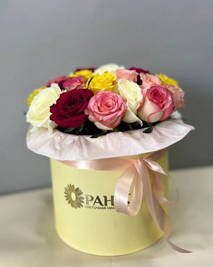 Букет из 25 микс роз в коробке в Алматы с доставкой по Алматы