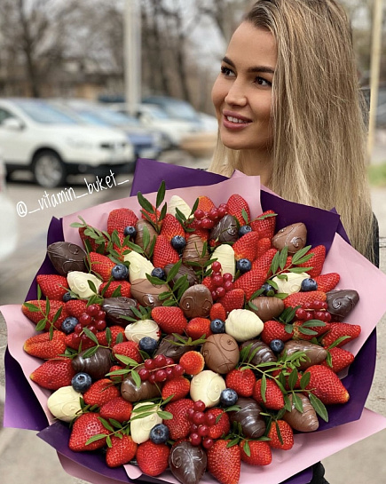 Bouquet of strawberries in chocolate with berries with delivery to Astana