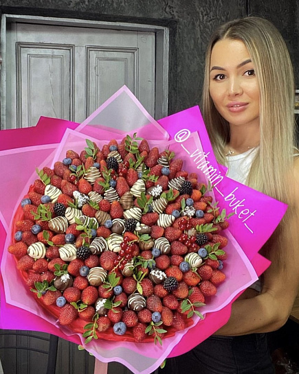 Bouquet of strawberries in chocolate with delivery to Astana