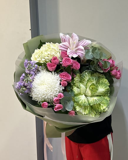 Большой круглый букет с розами и гортензией with delivery to Astana