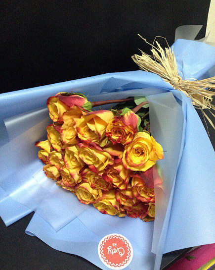 Букет из голландских роз "Пламенный привет" с доставкой по Астане