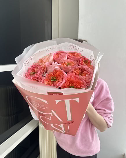 Коралловое настроение: букет пионовидных роз с доставкой по Астане