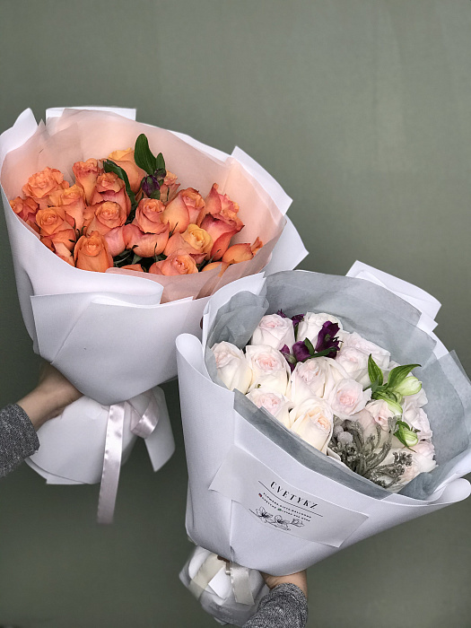 Mono bouquet of roses