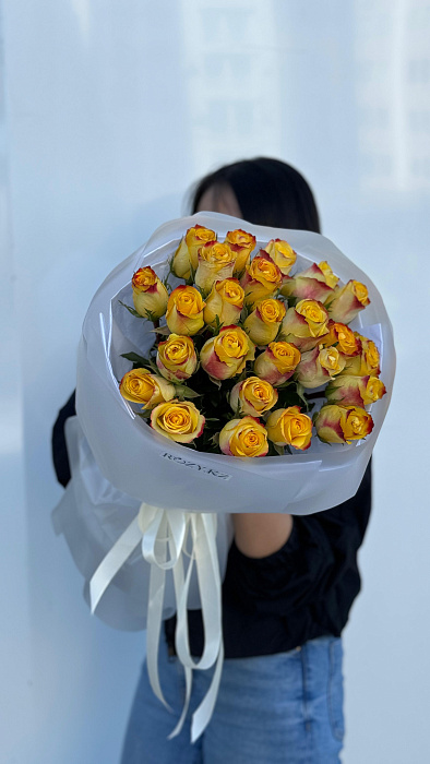 Bouquet of 25 yellow roses