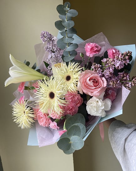 Весенний микс с сиренью и герберами с доставкой по Астане