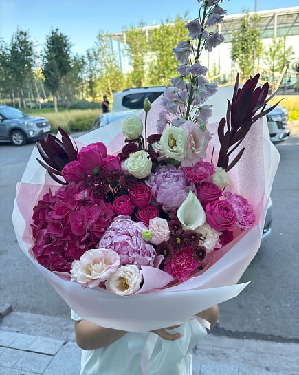 Розовый калейдоскоп с гортензией и пионами с доставкой по Астане