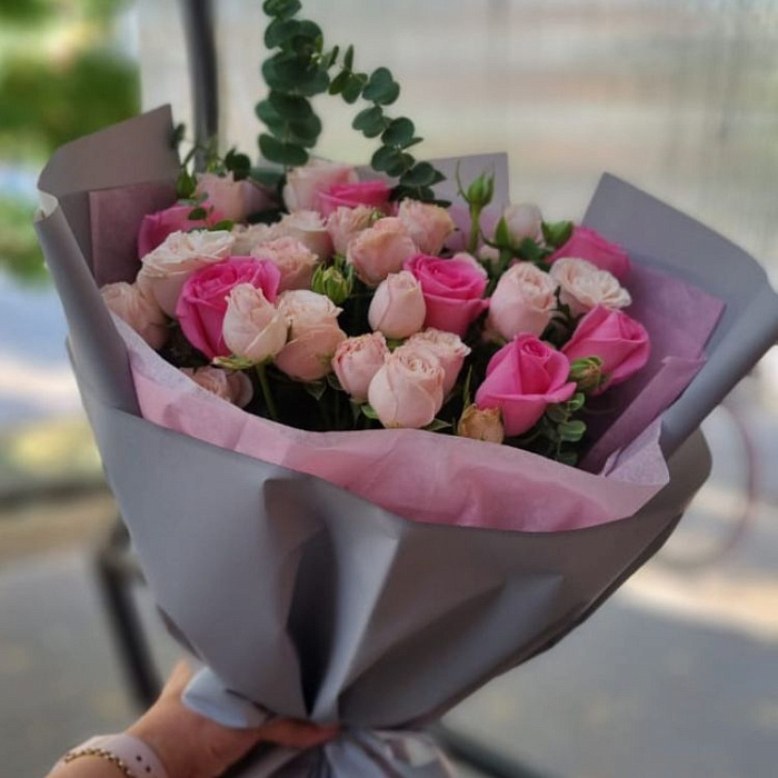 Bouquet mix of spray roses