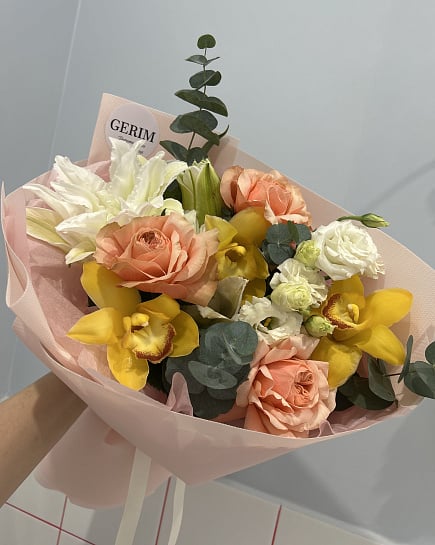 Нежный букет с розами, лилиями и орхидеями с доставкой по Астане