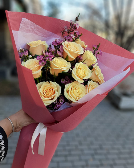 Кремовые розы от Сети Цветочных Магазинов Оранж с доставкой по Алматы