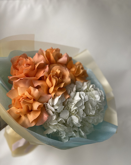 Light bouquet of roses and hydrangea with delivery to Astana