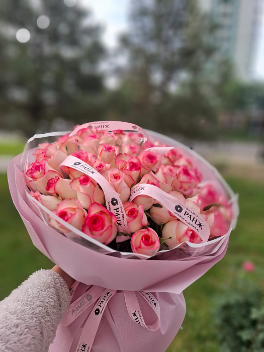 Романтичный букет из кустовых роз - купить в Алматы с доставкой