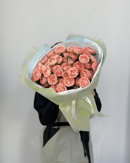 White roses with delivery to Astana