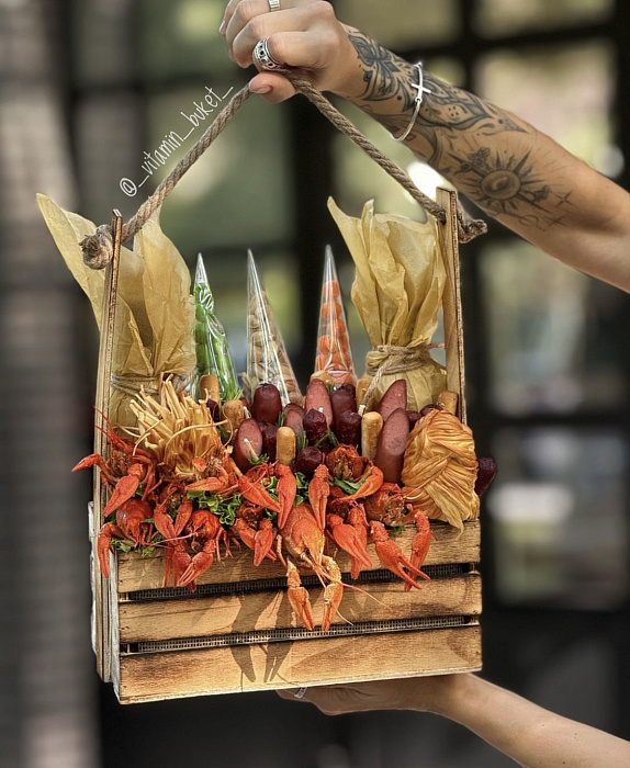 Box with crayfish, sausages and beer snacks