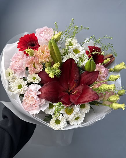Яркий микс с лилией и герберами с доставкой по Астане