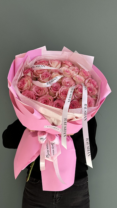 Моно букет из 25 розовых роз 