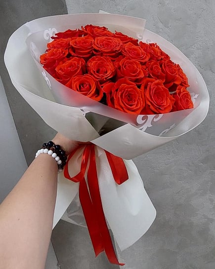 Классические красные розы в стильной упаковке with delivery to Almaty