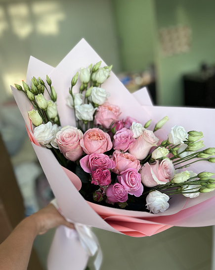 Red Dutch roses with delivery to Kostanay.