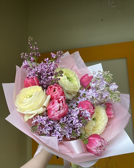 Весенний букет с пионовидными тюльпанами и ранункулюсом с доставкой по Астане