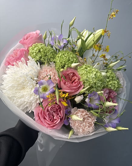 Цветочная палитра с пионовидными розами с доставкой по Астане