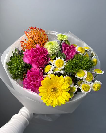 Яркий микс с герберами и гвоздиками с доставкой по Астане