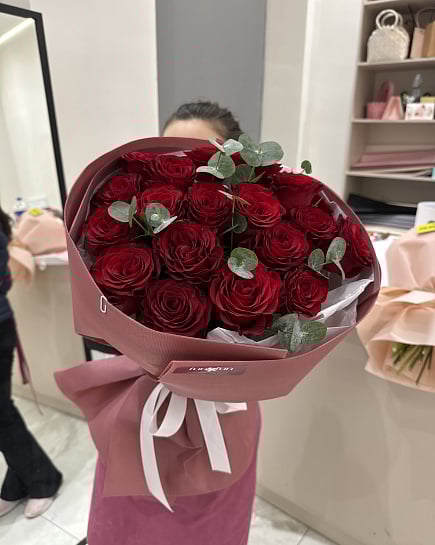 Классический букет красных роз с доставкой по Астане