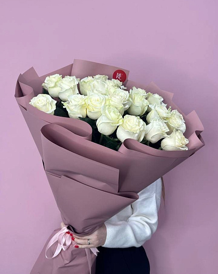 25 белых высоких роз  с доставкой по Усть-Каменогорске