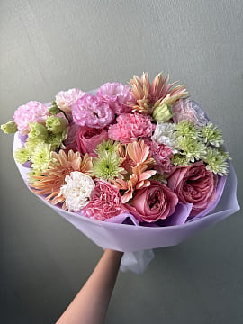 Розовая палитра с пионовидными розами