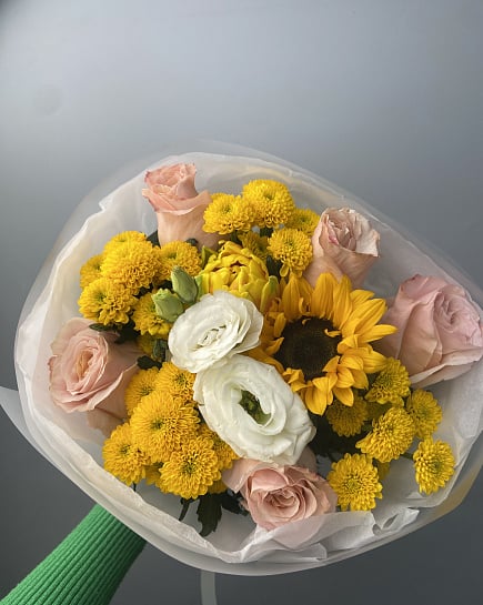 Яркий букет с подсолнухом и розой с доставкой по Астане